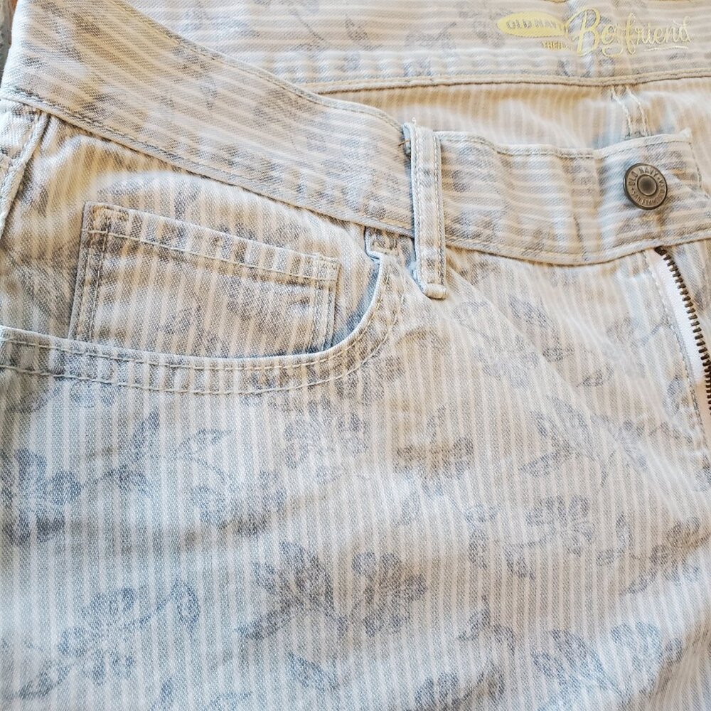 Old Navy Boyfriend Denim Railroad Stripe Shorts Floral Print 3 ½” Inseam - (8) - Picture 5 of 12